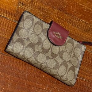 Coach wallet! Great condition!!
